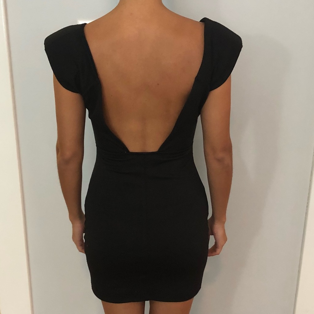 Backless black bodycon dress
